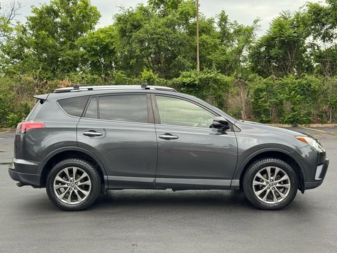 Used 2018 Toyota RAV4 Limited FWD image 8