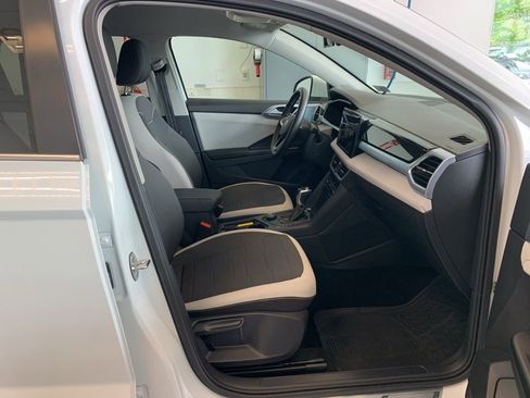 Used 2025 Volkswagen Taos SE AWD/4WD image 18