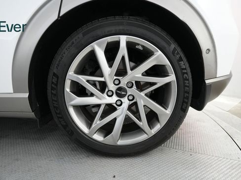 Used 2023 Genesis GV60 Advanced image 9