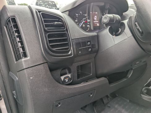 Used 2024 RAM ProMaster 2500 w/ Convenience Group FWD image 19