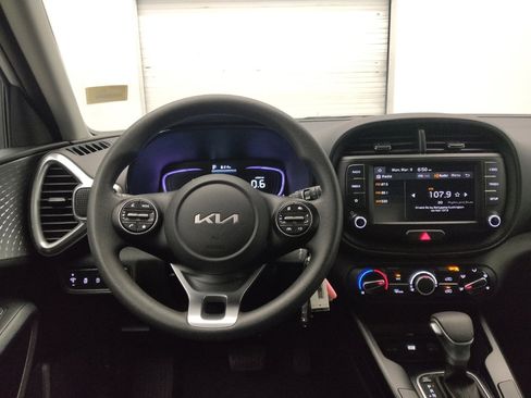 Used 2025 Kia Soul LX image 22