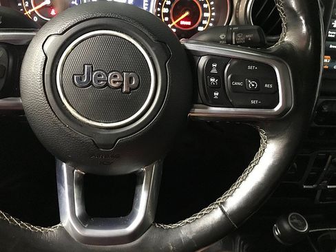 Used 2020 Jeep Gladiator Overland AWD/4WD image 25