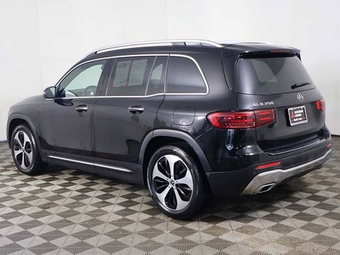 Used 2025 Mercedes-Benz GLB 250 4MATIC image 9