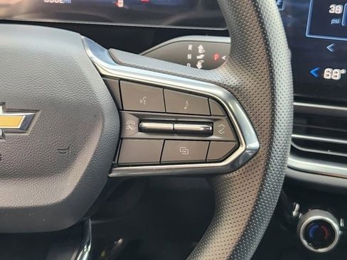 Used 2025 Chevrolet Equinox EV LT image 28