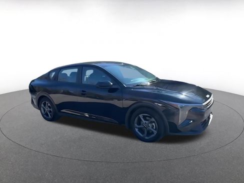 Used 2025 Kia K4 LXS image 2