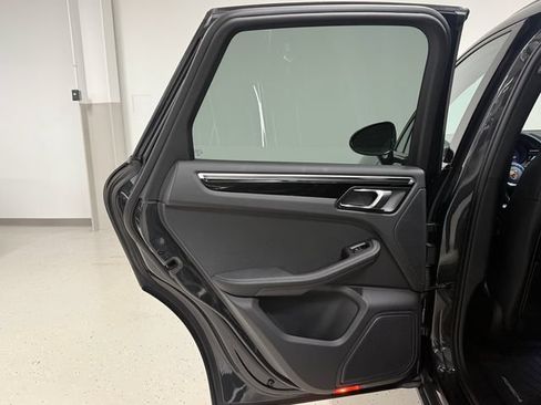 Certified 2023 Porsche Macan S AWD/4WD image 35