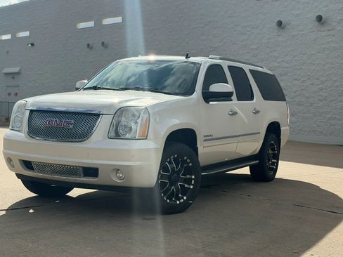 Used 2012 GMC Yukon XL Denali image 1