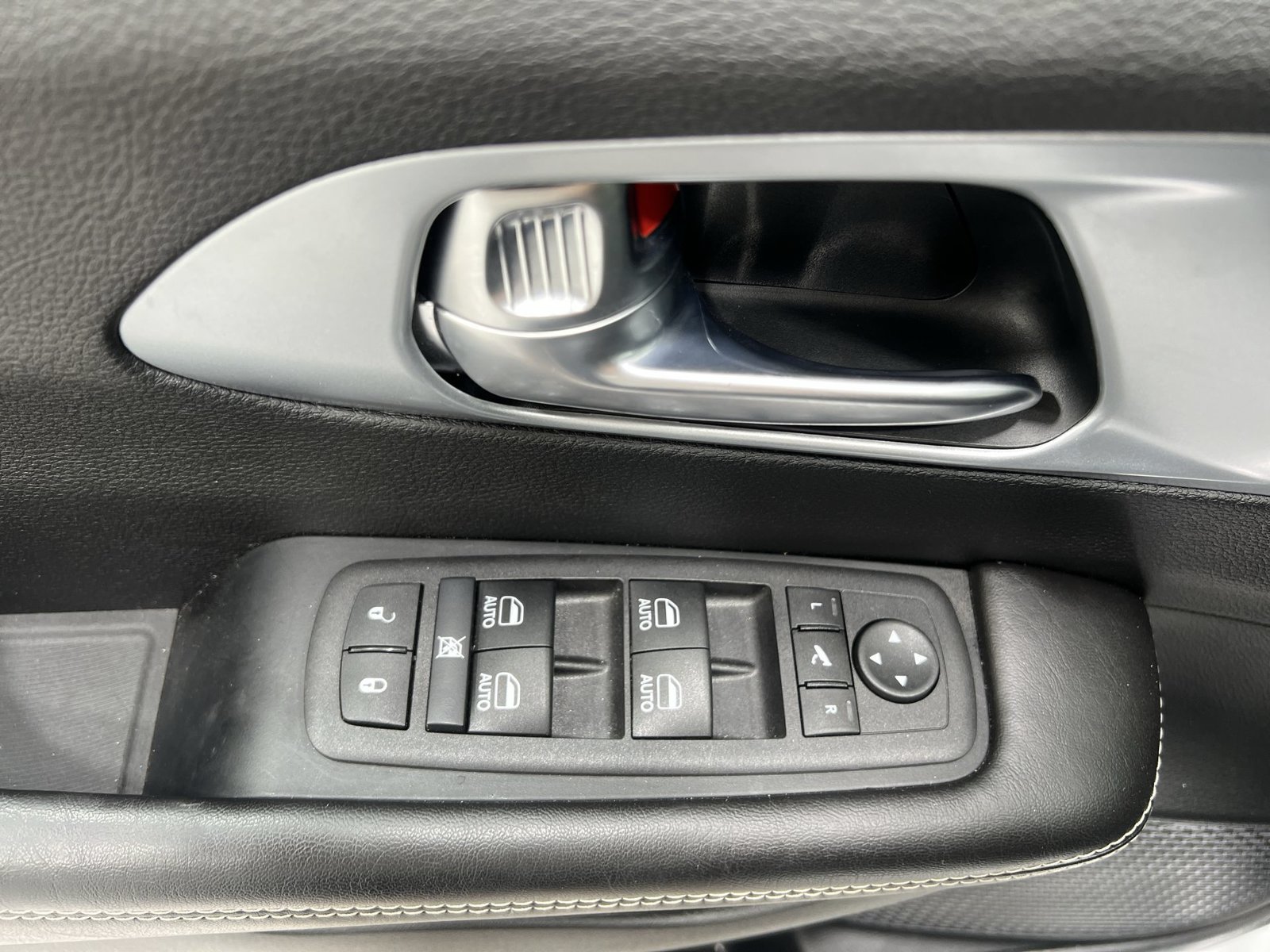 Used 2026 Chrysler Pacifica Limited AWD/4WD image 13