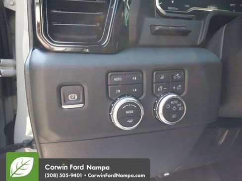 Used 2024 GMC Sierra 2500 AT4X image 13