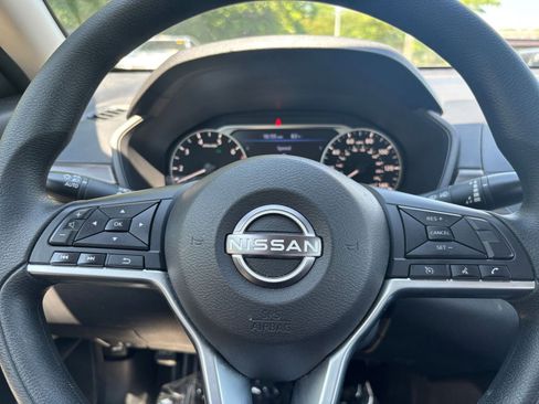 Used 2025 Nissan Altima 2.5 SV FWD image 28