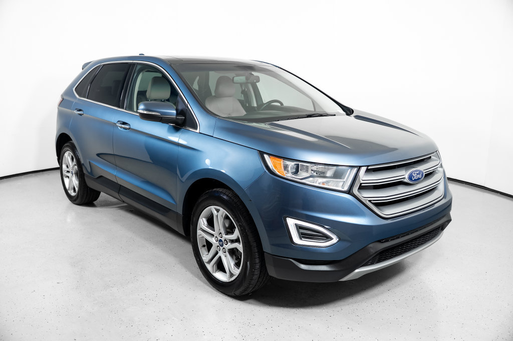 Used 2018 Ford Edge Titanium w/ Equipment Group 301A FWD image 2