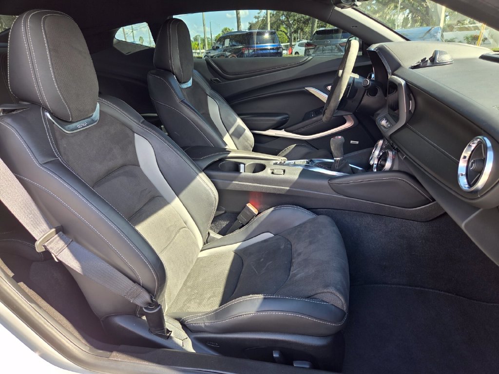 Used 2020 Chevrolet Camaro SS RWD image 17