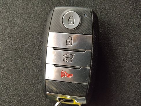 Used 2020 Kia Sorento S FWD image 32