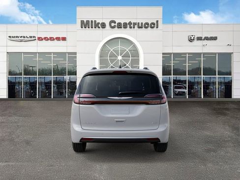 New 2026 Chrysler Pacifica Pinnacle image 7