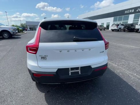 Used 2024 Volvo XC40 B5 Core image 8