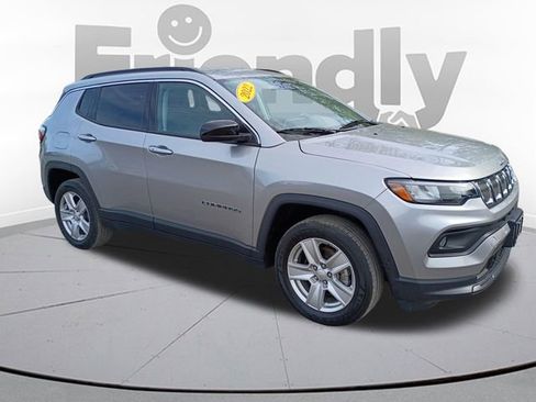 Used 2022 Jeep Compass Latitude w/ Convenience Group AWD/4WD image 3