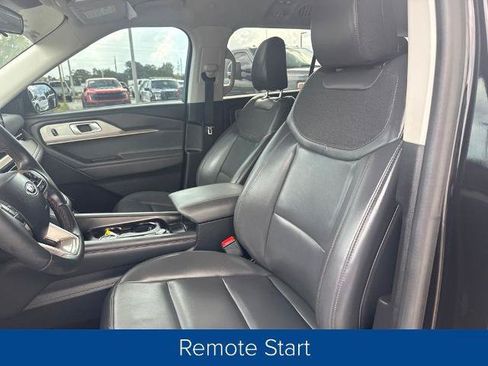 Certified 2025 Ford Explorer Active w/ Active Comfort Package RWD image 9