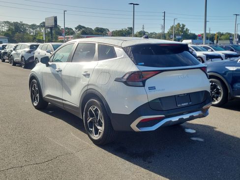 Used 2023 Kia Sportage LX FWD image 4