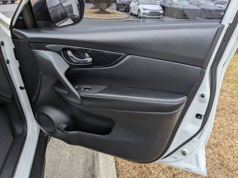 Used 2018 Nissan Rogue SL image 31