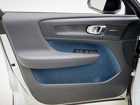 Certified 2023 Volvo C40 P8 Recharge Ultimate image 11