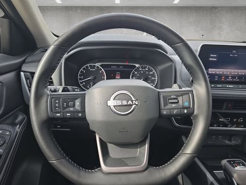 Used 2025 Nissan Rogue SV FWD image 21