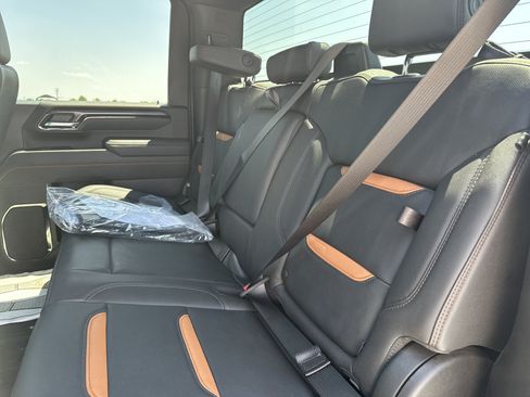Used 2025 GMC Sierra 2500 AT4 AWD/4WD image 13