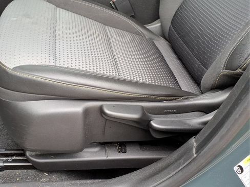 Used 2025 Chevrolet Trax LT FWD image 19