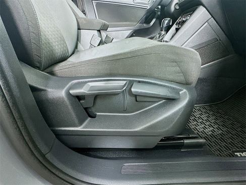 Used 2021 Volkswagen Tiguan S image 24