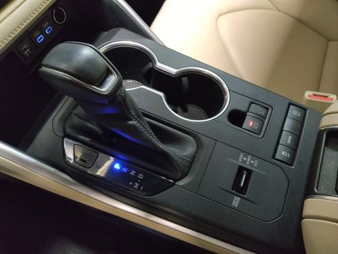 Used 2022 Toyota Highlander XLE image 26