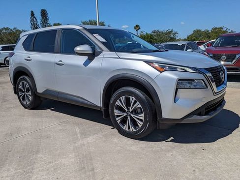 Used 2023 Nissan Rogue SV FWD image 2