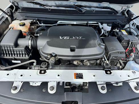 Used 2022 Chevrolet Colorado Z71 AWD/4WD image 9