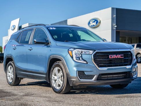 Used 2024 GMC Terrain SLE w/ Driver Convenience Package image 1