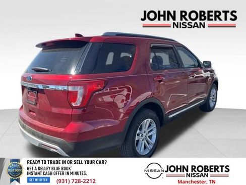 Used 2017 Ford Explorer XLT image 7