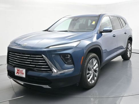 Used 2025 Buick Enclave Preferred AWD/4WD image 1