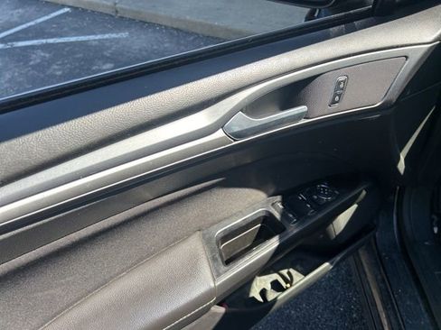 Used 2014 Ford Fusion SE FWD image 18