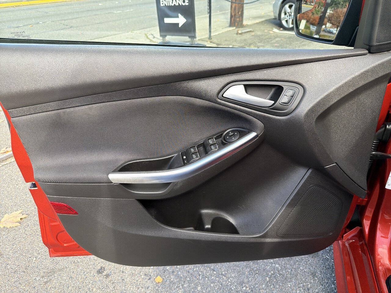 Used 2018 Ford Focus ST FWD image 39