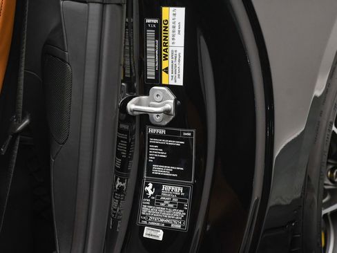 Used 2022 Ferrari 812 GTS image 66