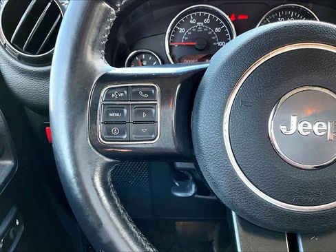 Used 2018 Jeep Wrangler Unlimited Rubicon AWD/4WD image 24