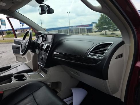 Used 2012 Chrysler Town & Country Touring-L w/ Entertainment Group #2 FWD image 42