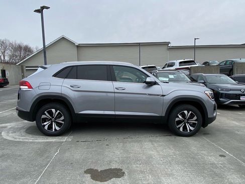 New 2026 Volkswagen Atlas Cross Sport SE image 2