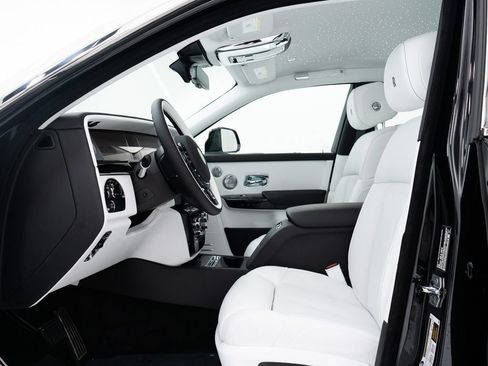 Certified 2026 Rolls-Royce Phantom Sedan RWD image 16