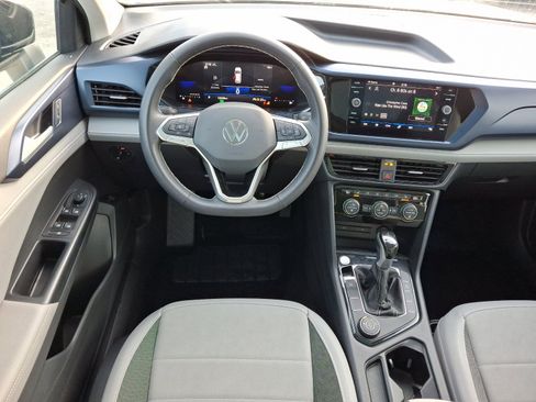 Certified 2024 Volkswagen Taos SE image 12