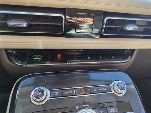 Used 2023 Lincoln Nautilus Standard image 7