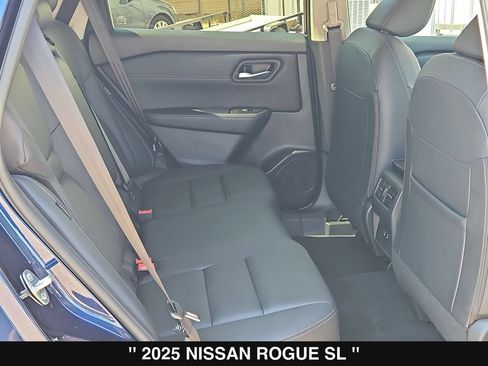 Used 2025 Nissan Rogue SL AWD/4WD image 27
