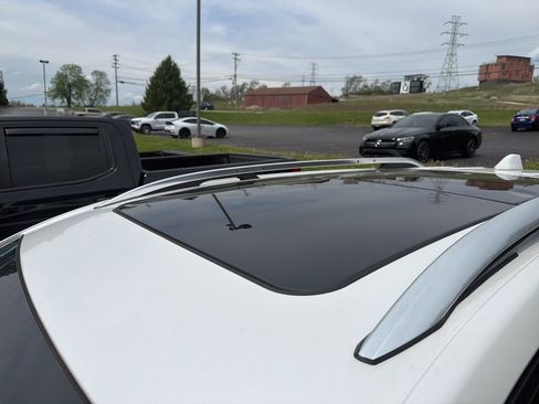 Used 2024 Chevrolet Equinox Premier image 9