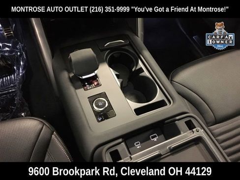 Used 2024 Land Rover Discovery Dynamic SE image 17