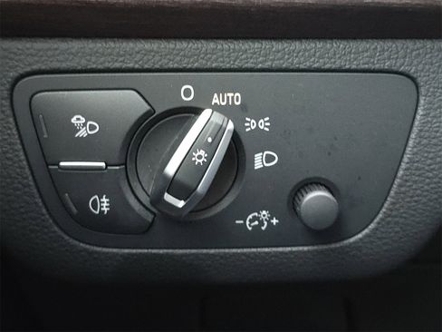 Used 2021 Audi Q5 2.0T Premium w/ Convenience Package image 17