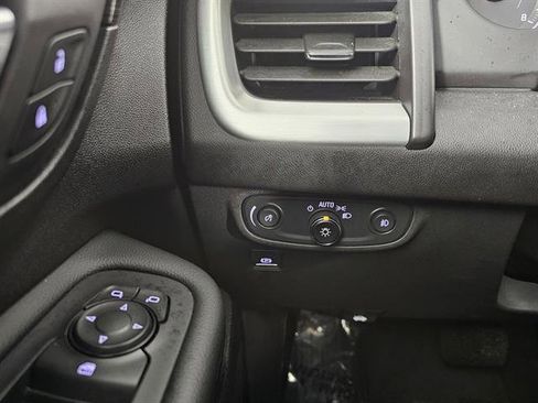 Used 2024 GMC Terrain SLT image 40