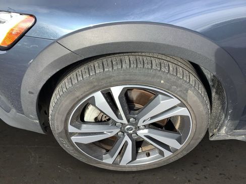 Used 2024 Volvo V60 B5 Cross Country Plus w/ Protection Package Premier image 10