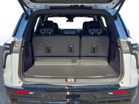 New 2026 Chevrolet Traverse High Country w/ LPO, Floor Liner Package image 9